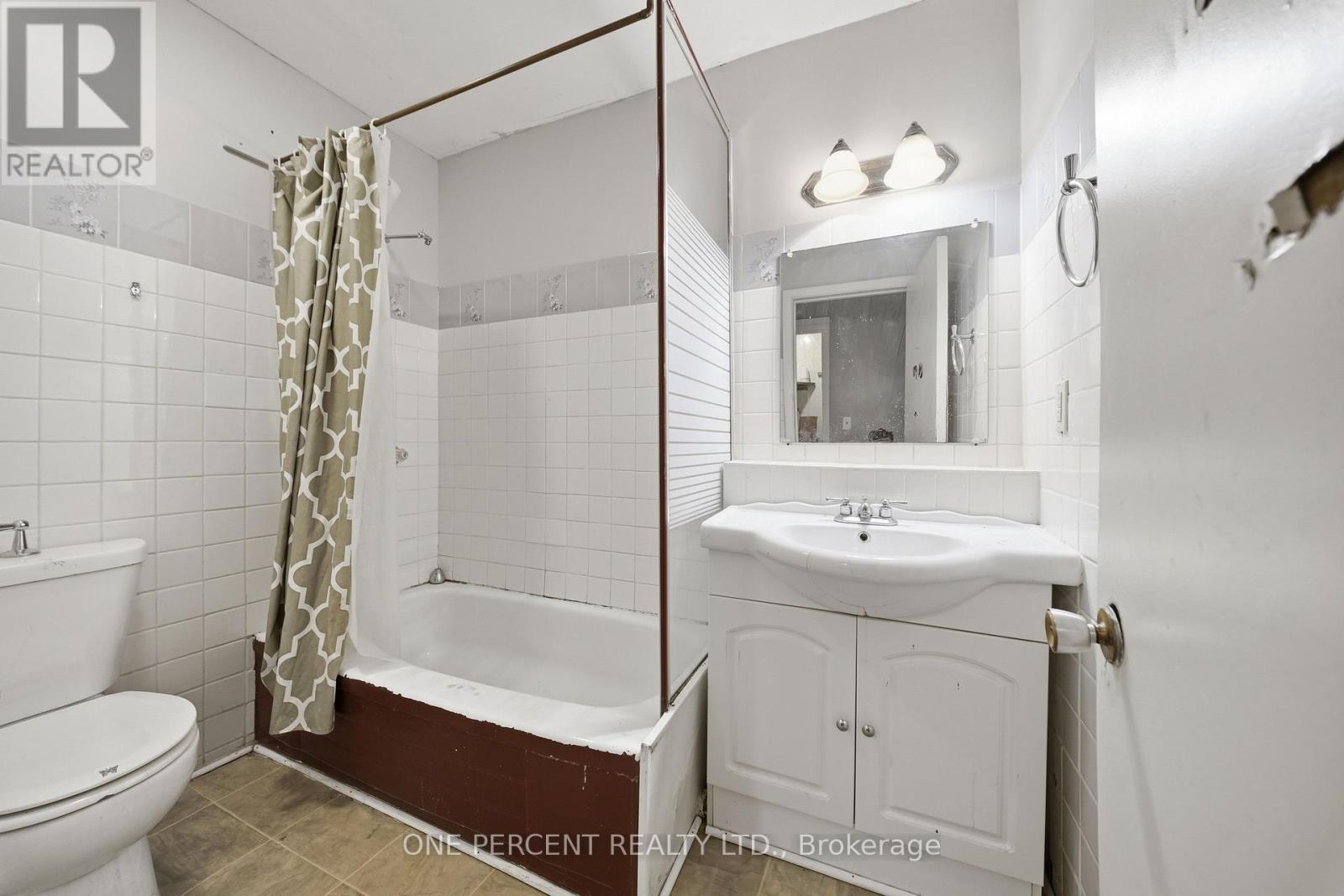 213 ST LAWRENCE STREET EAST STREET E - 18