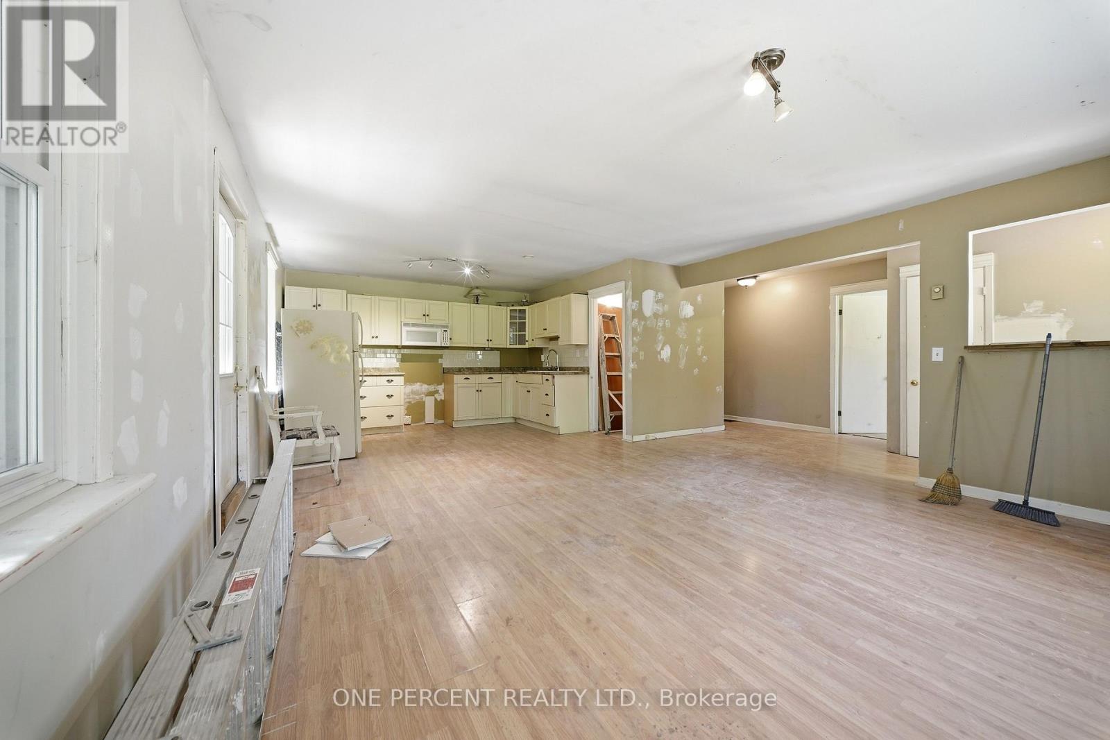 213 ST LAWRENCE STREET EAST STREET E - 26