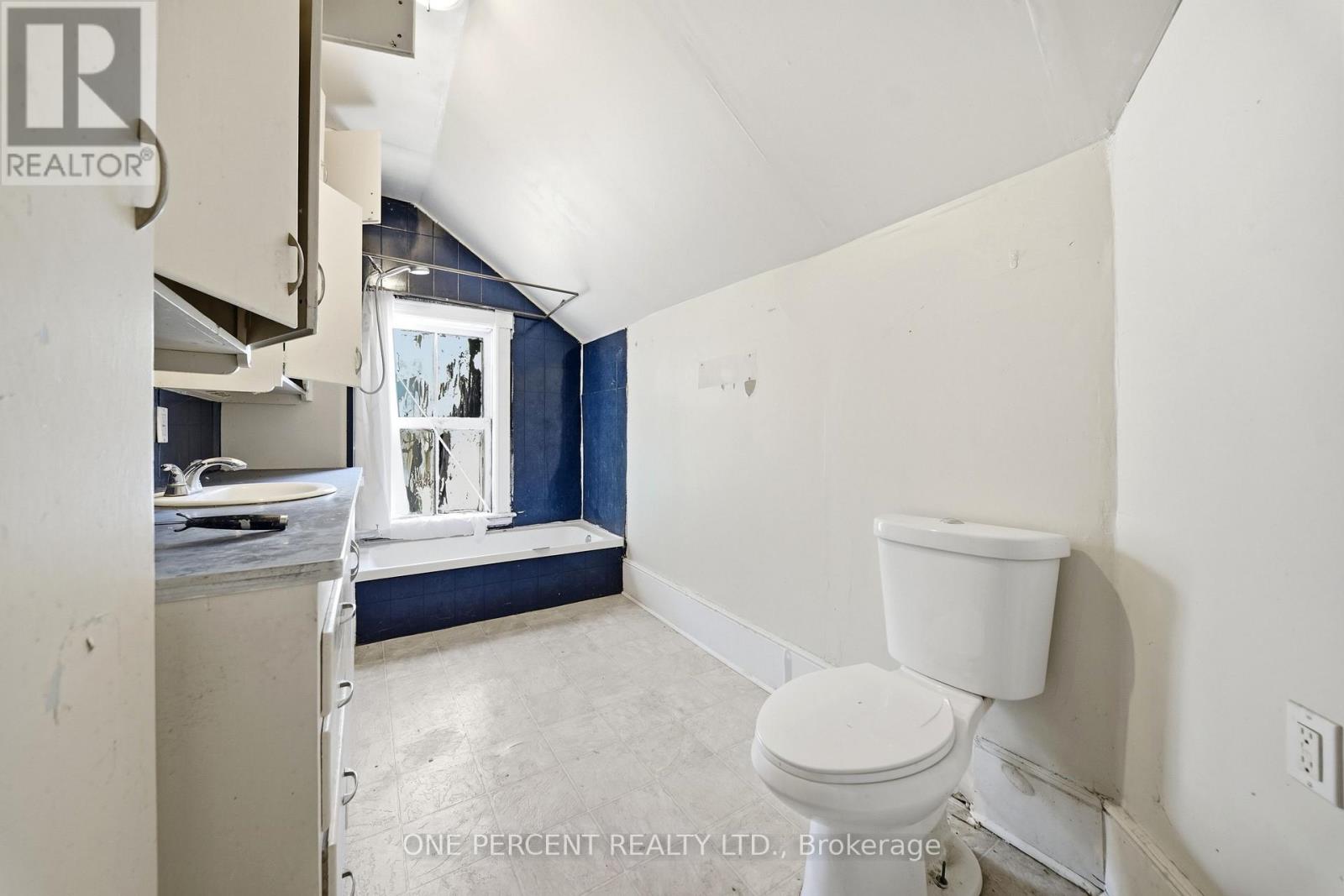 213 ST LAWRENCE STREET EAST STREET E - 30
