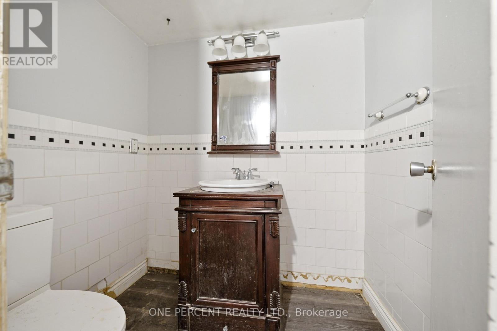 213 ST LAWRENCE STREET EAST STREET E - 15