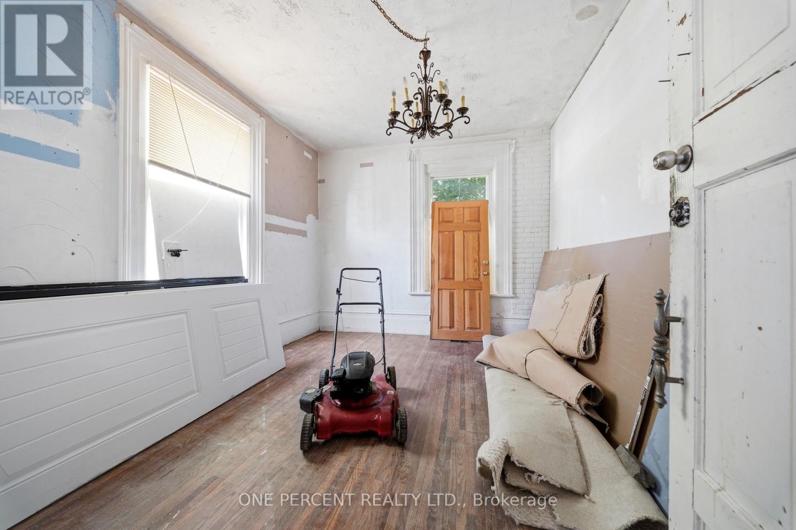213 ST LAWRENCE STREET EAST STREET E - 6