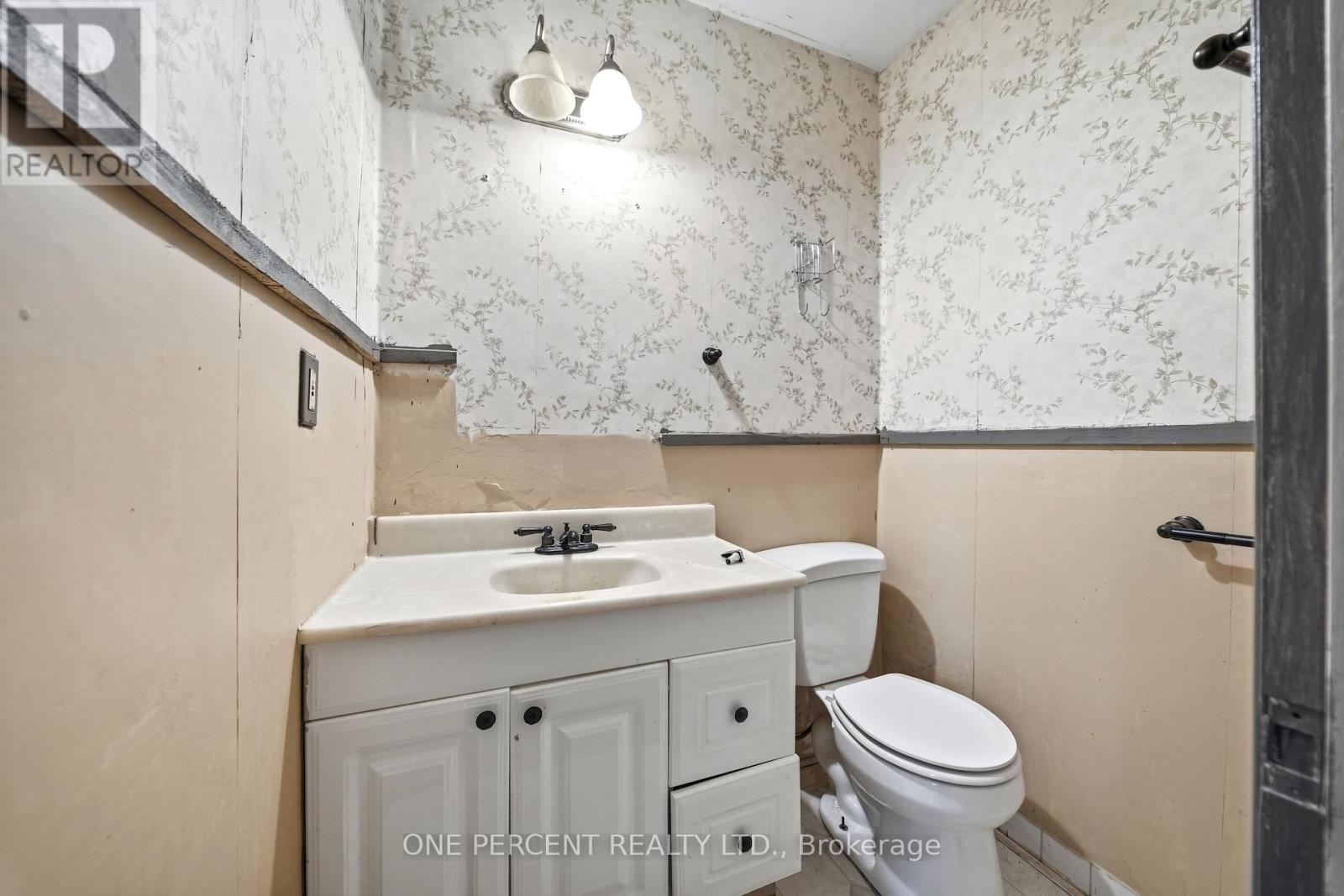 213 ST LAWRENCE STREET EAST STREET E - 20