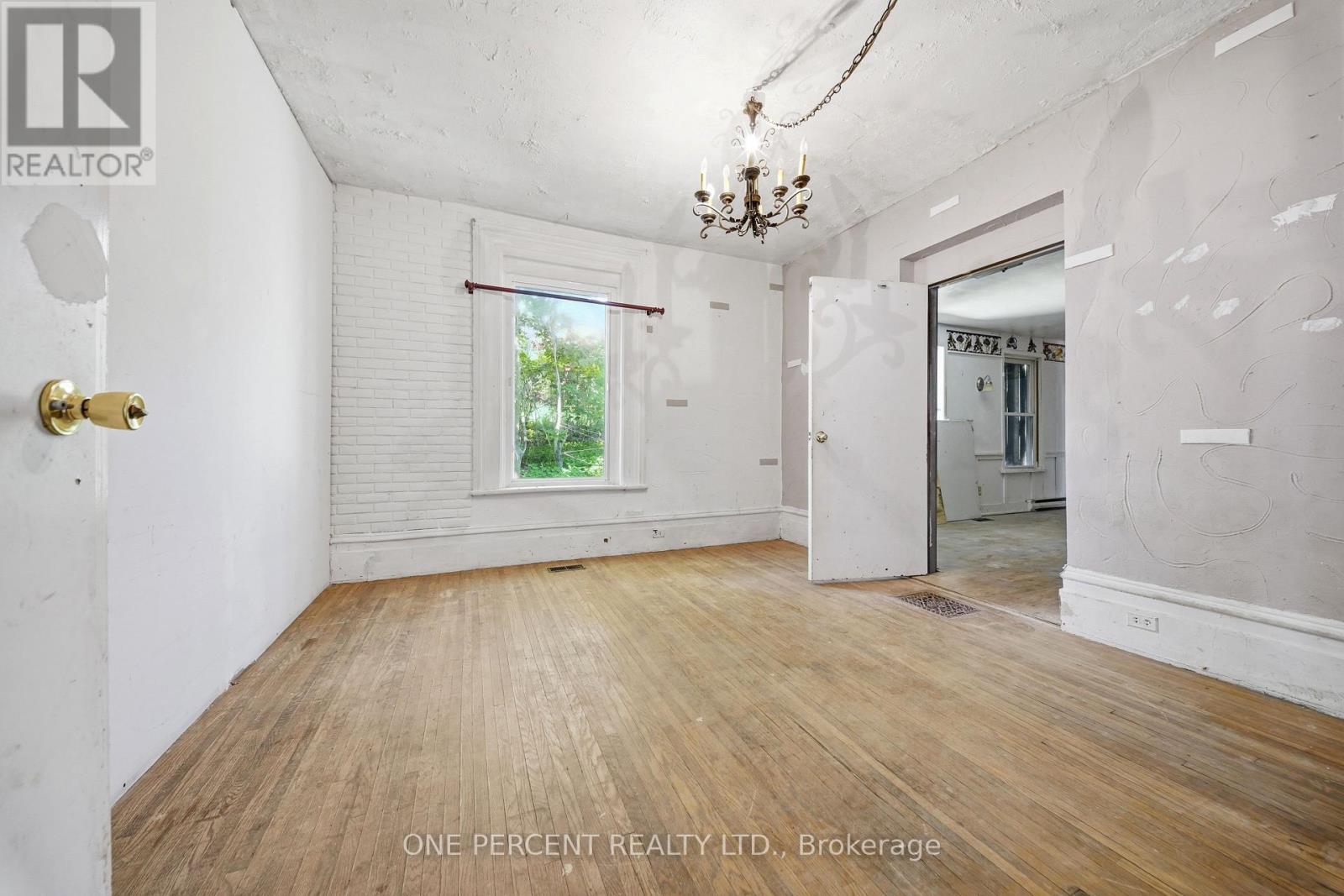 213 ST LAWRENCE STREET EAST STREET E - 8