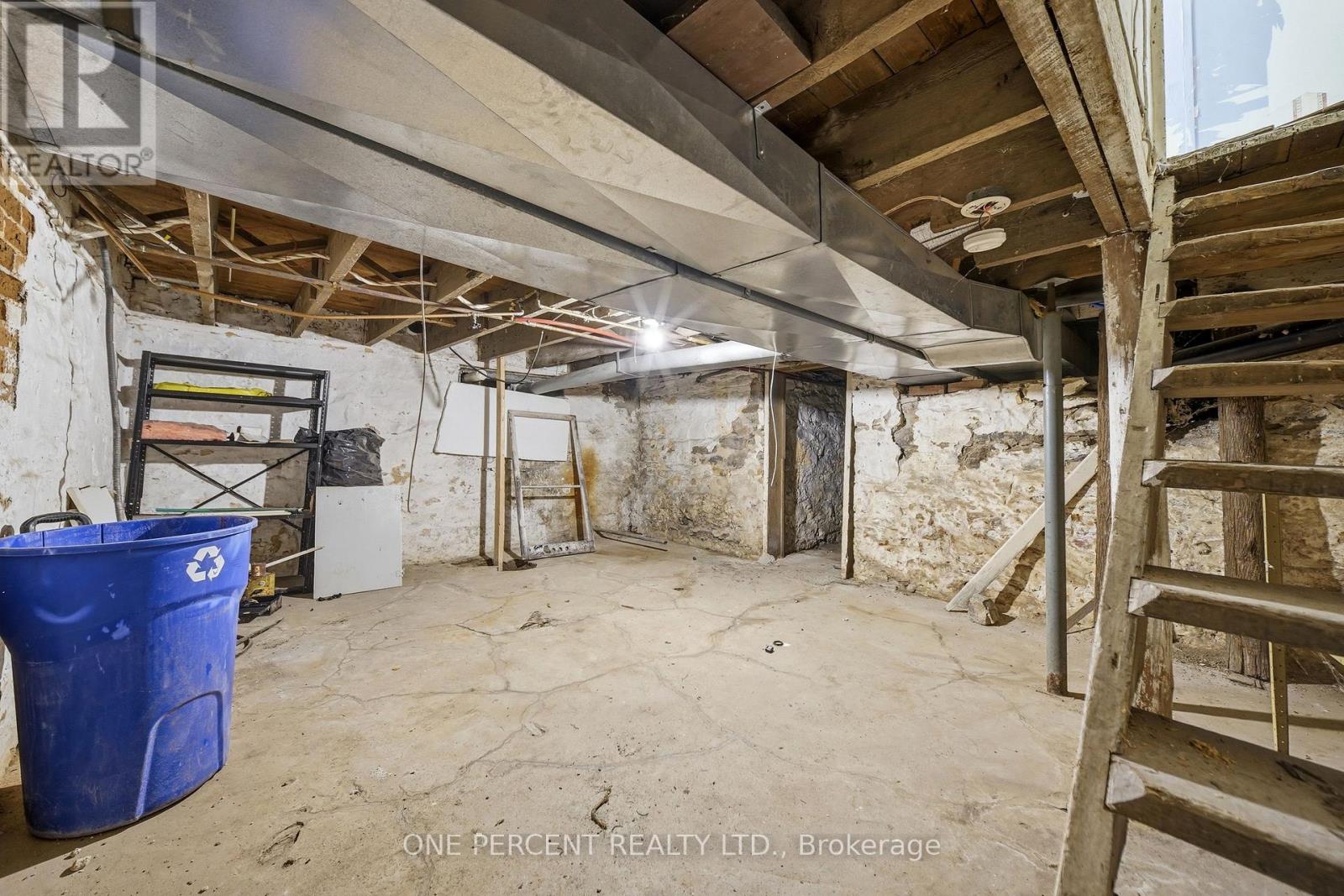 213 ST LAWRENCE STREET EAST STREET E - 32