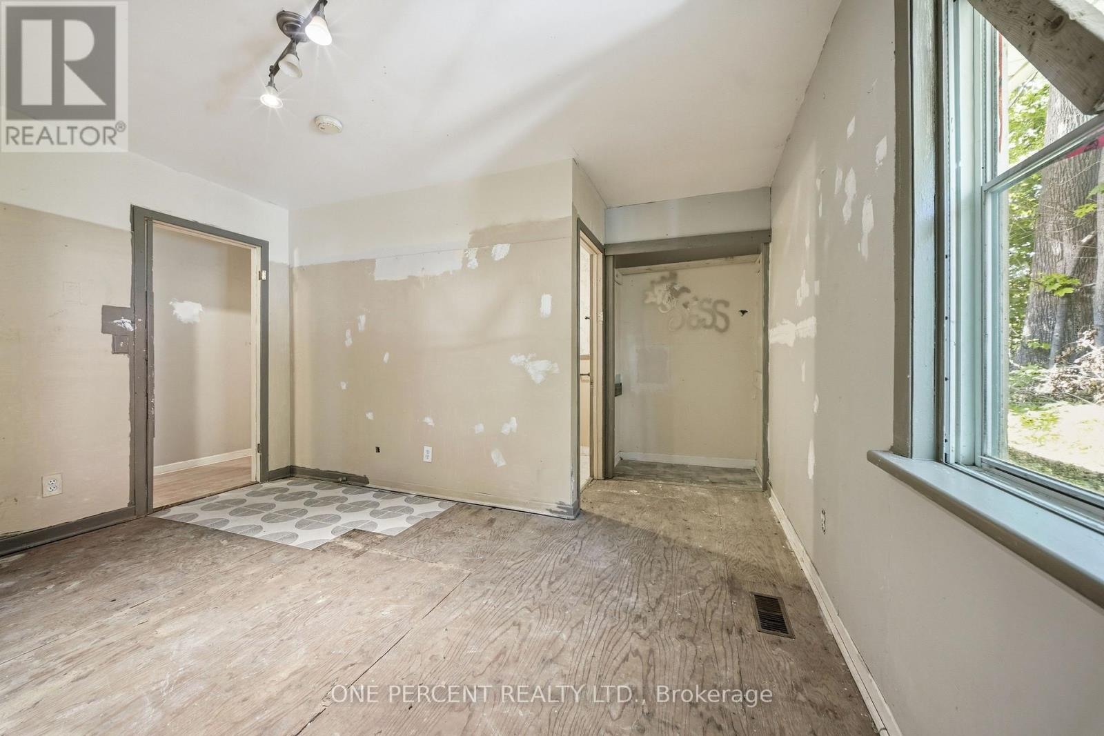213 ST LAWRENCE STREET EAST STREET E - 21