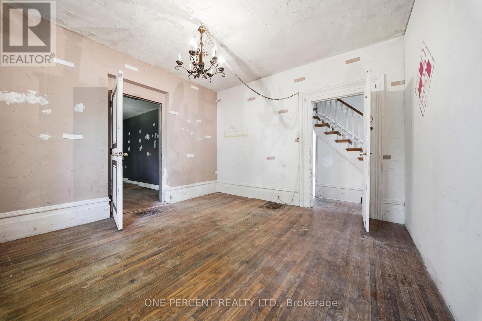 213 ST LAWRENCE STREET EAST STREET E - 9
