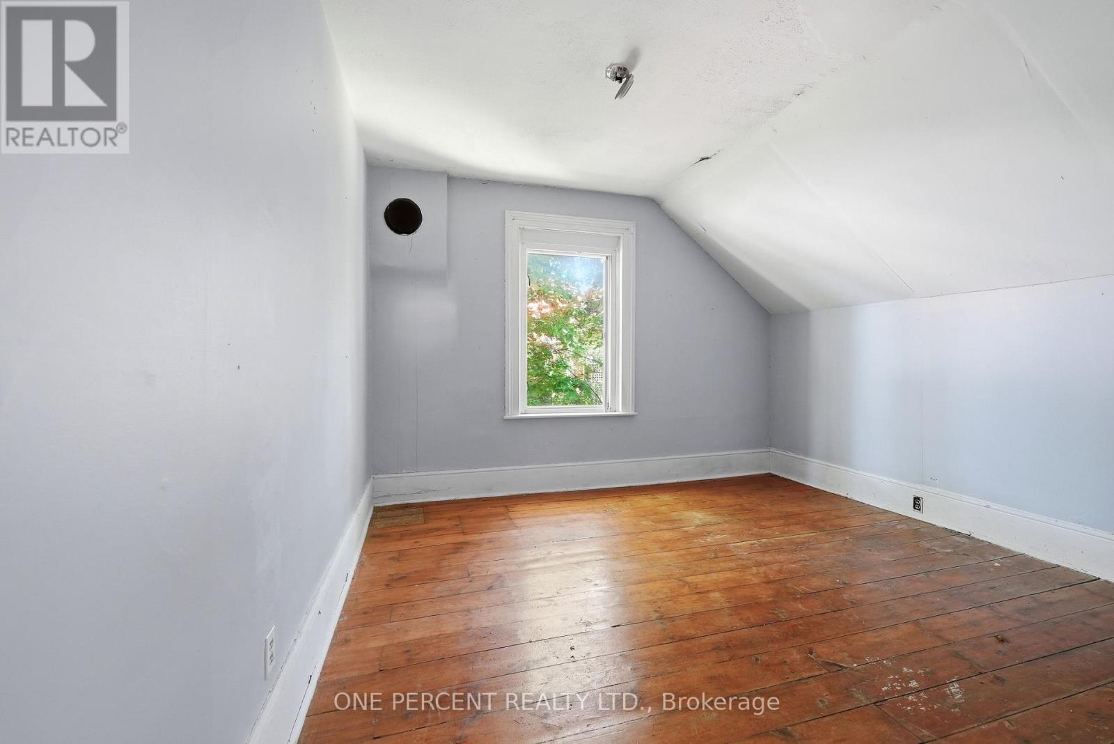 213 ST LAWRENCE STREET EAST STREET E - 37
