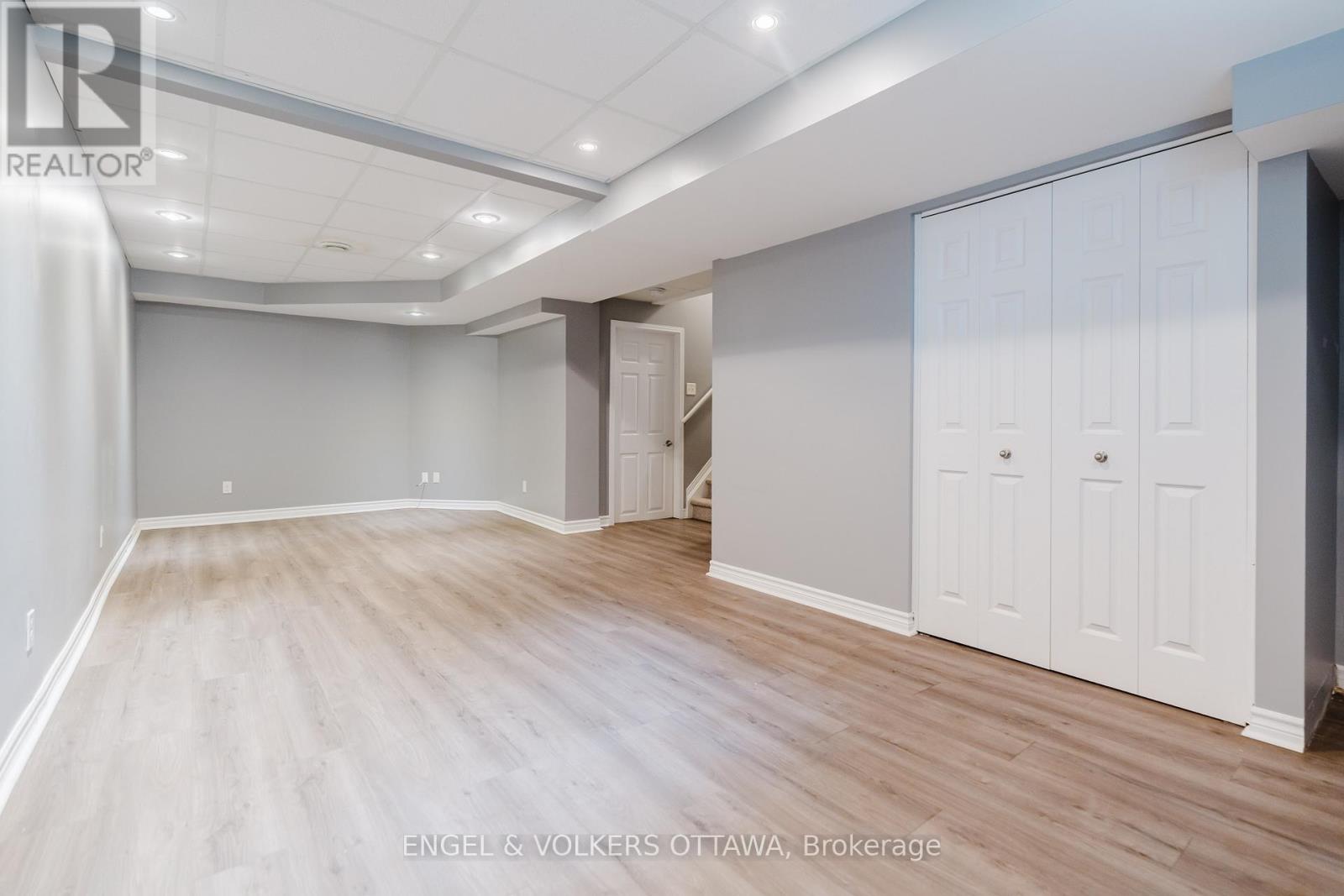 House for Rent in Ottawa – 77 WHALINGS CIRCLE, Ottawa – By Peter Sagos - Image 34