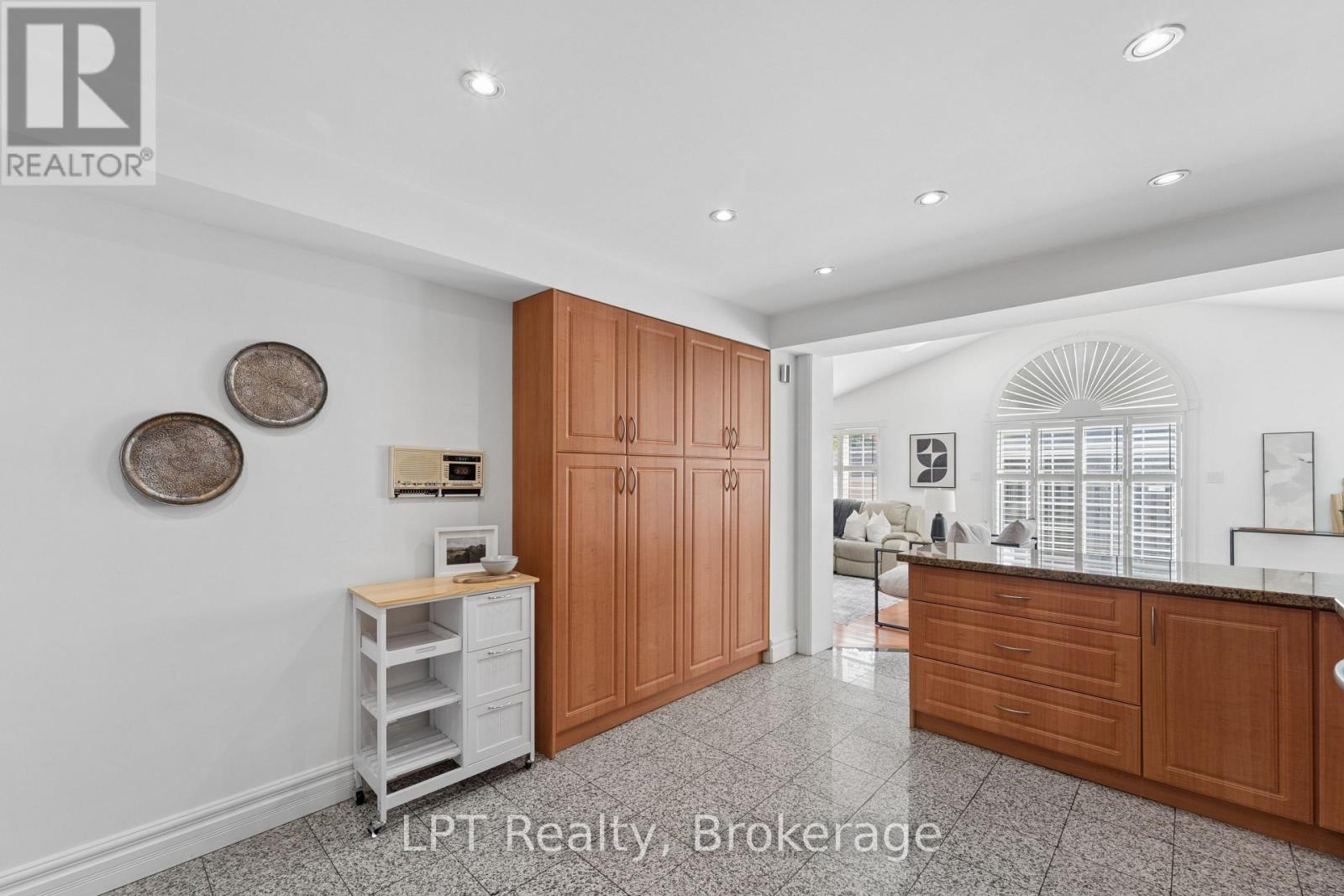 1 MAYFIELD CRESCENT - Image 15