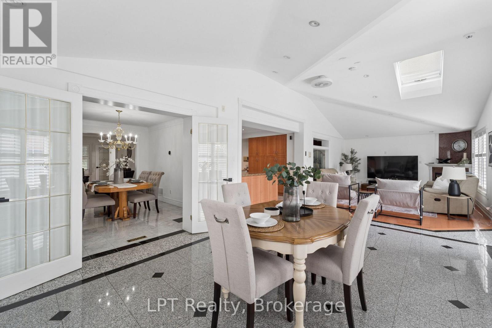 1 MAYFIELD CRESCENT - Image 18