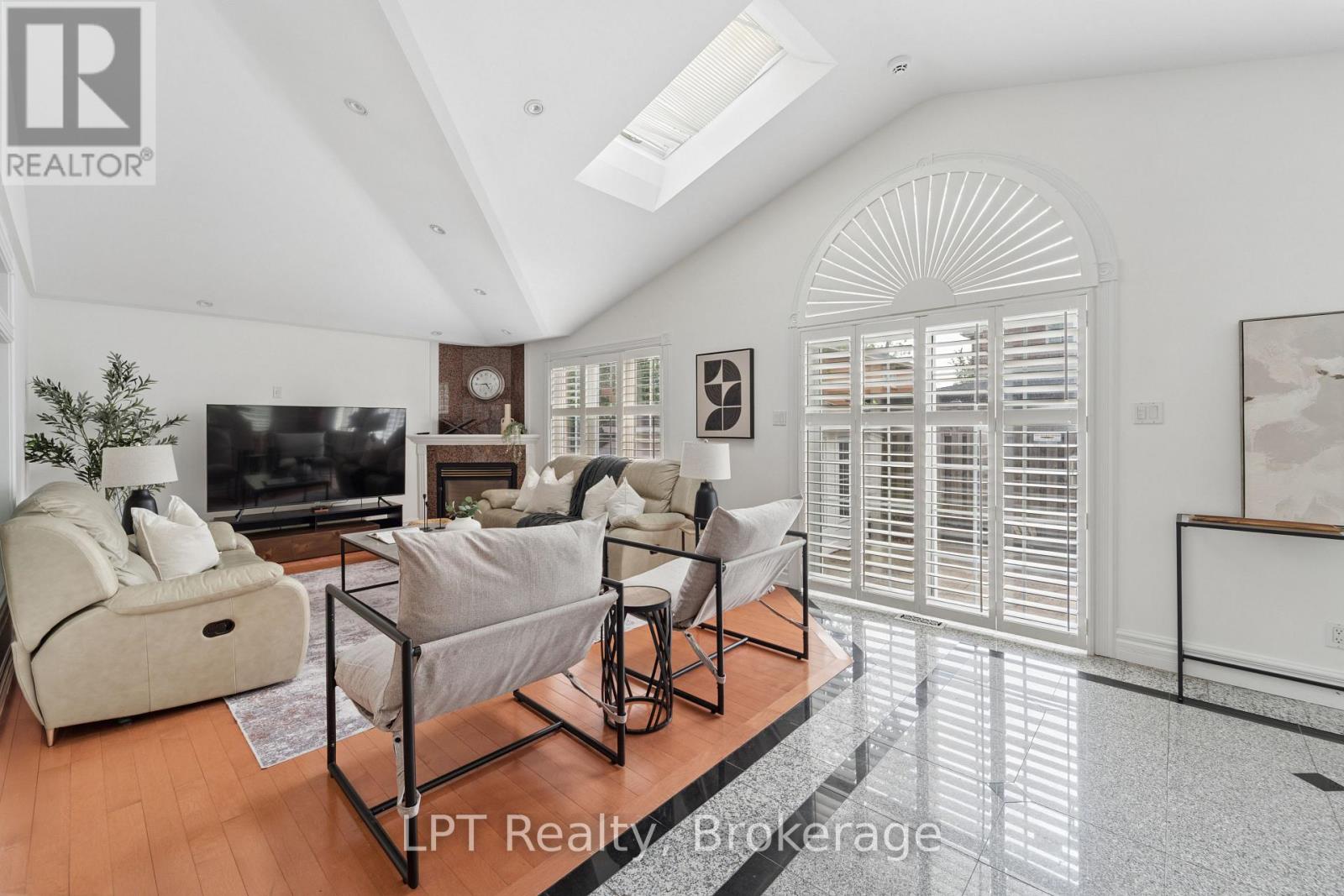 1 MAYFIELD CRESCENT - Image 21