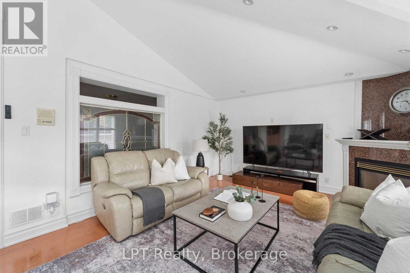 1 MAYFIELD CRESCENT - Image 23