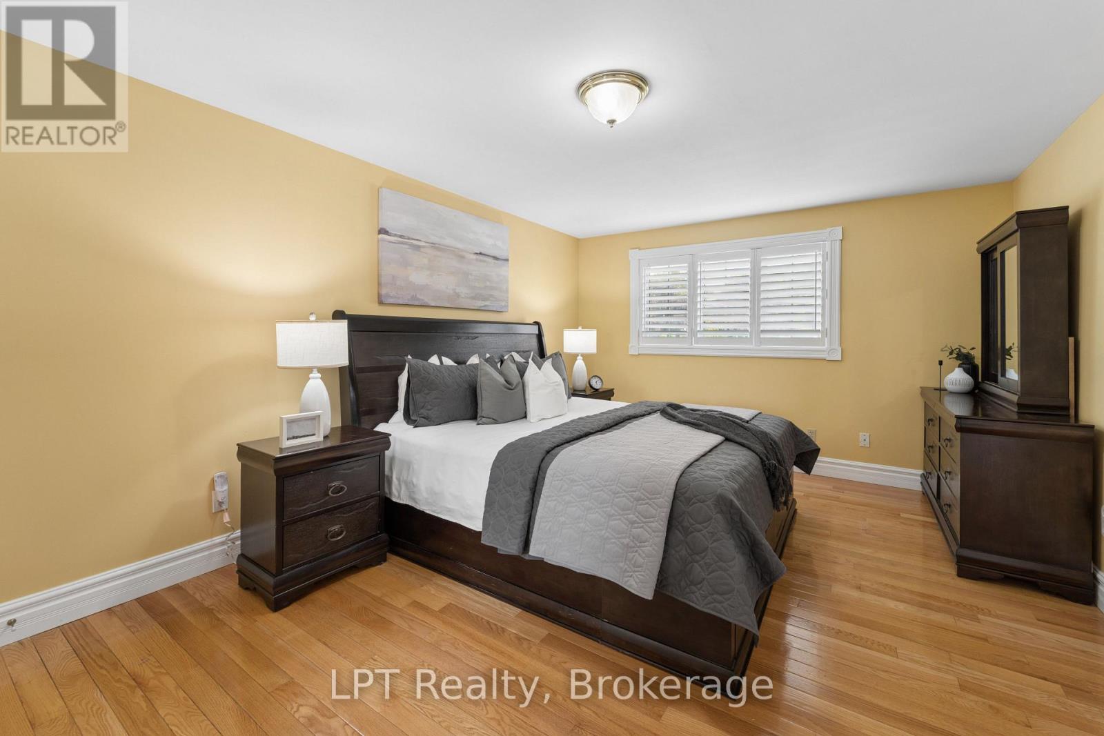 1 MAYFIELD CRESCENT - Image 25