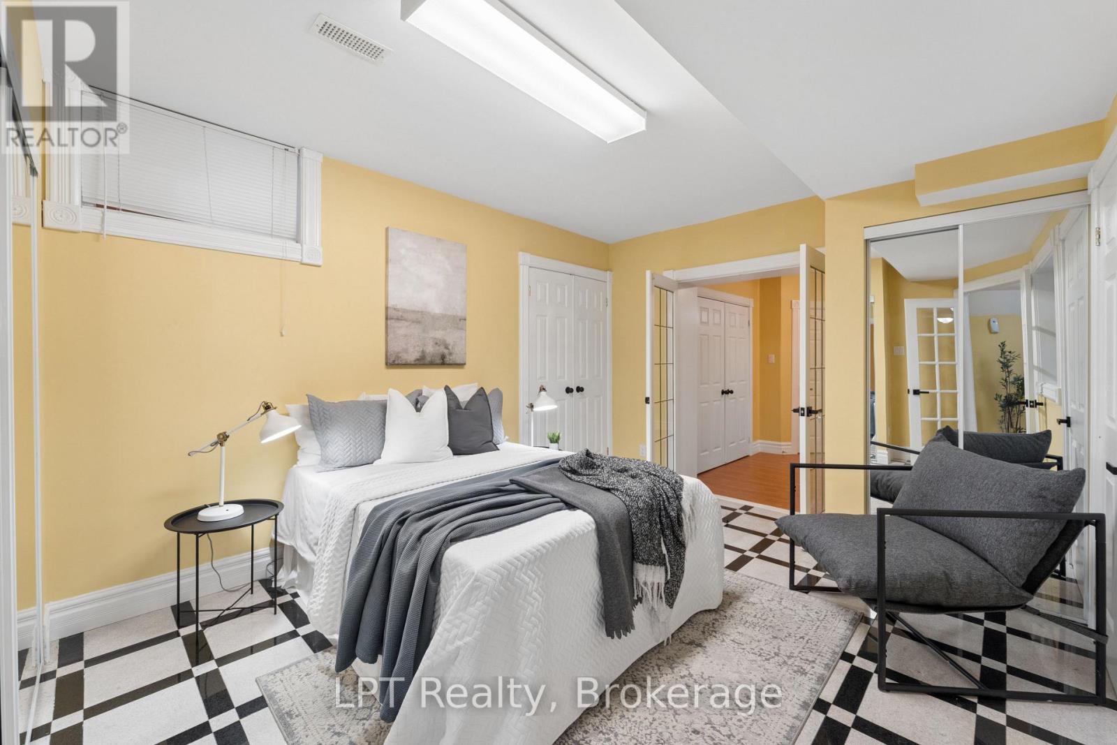 1 MAYFIELD CRESCENT - Image 43