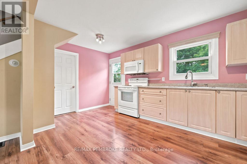 225 WELLINGTON STREET - 18