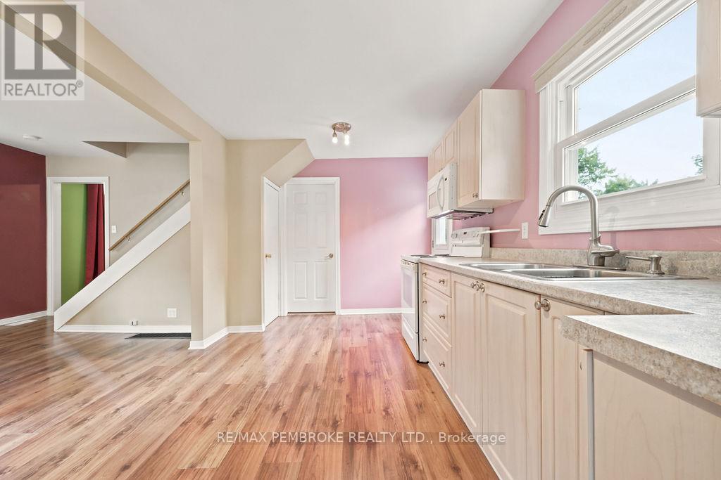 225 WELLINGTON STREET - 21