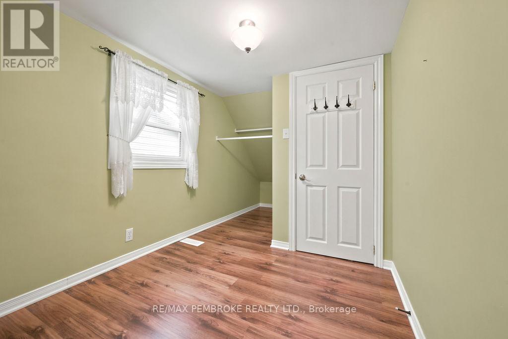 225 WELLINGTON STREET - 23