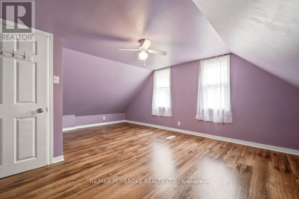 225 WELLINGTON STREET - 28