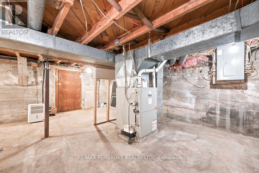 225 WELLINGTON STREET - 30