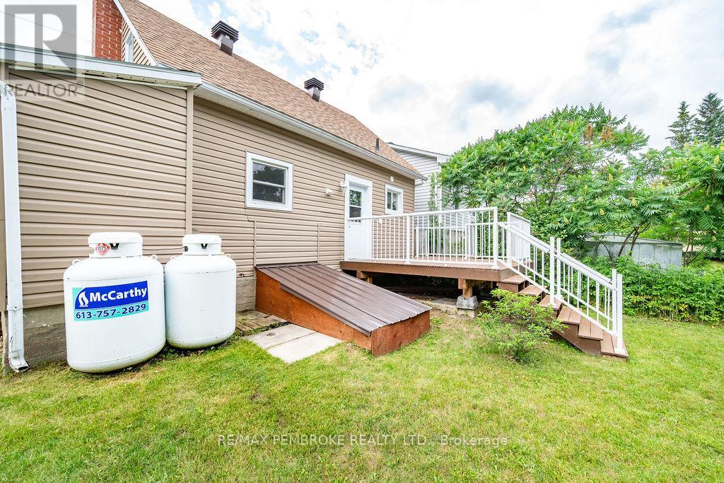 225 WELLINGTON STREET - 32