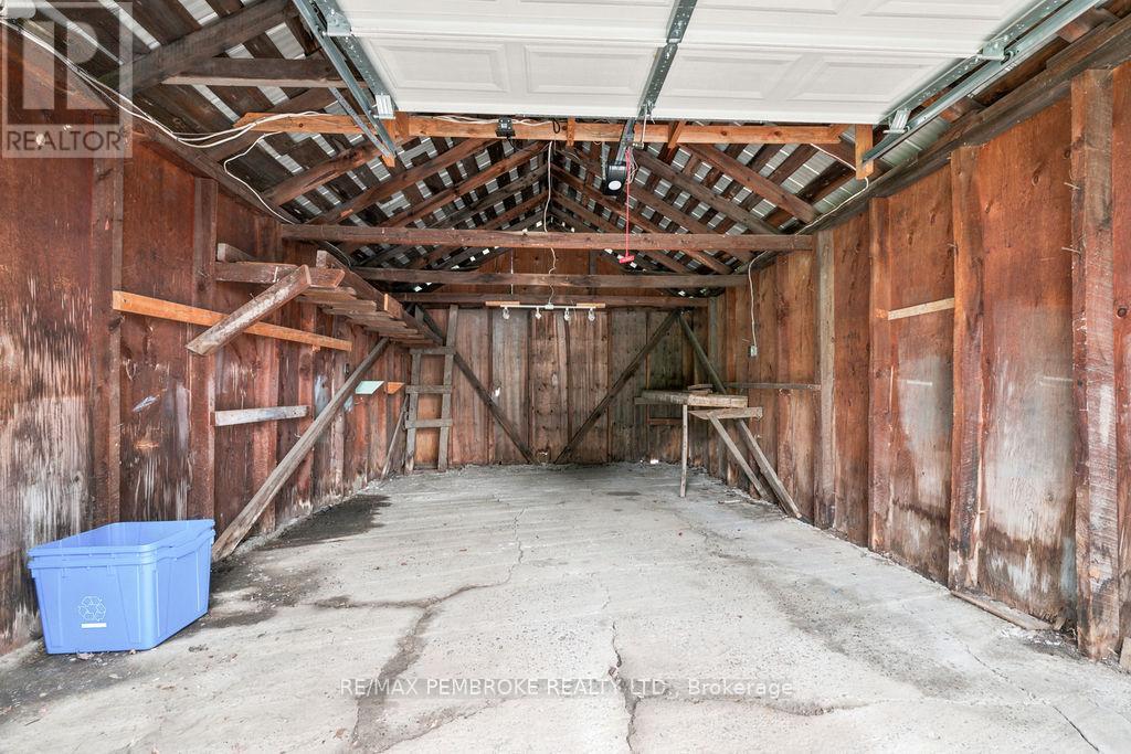 225 WELLINGTON STREET - 36