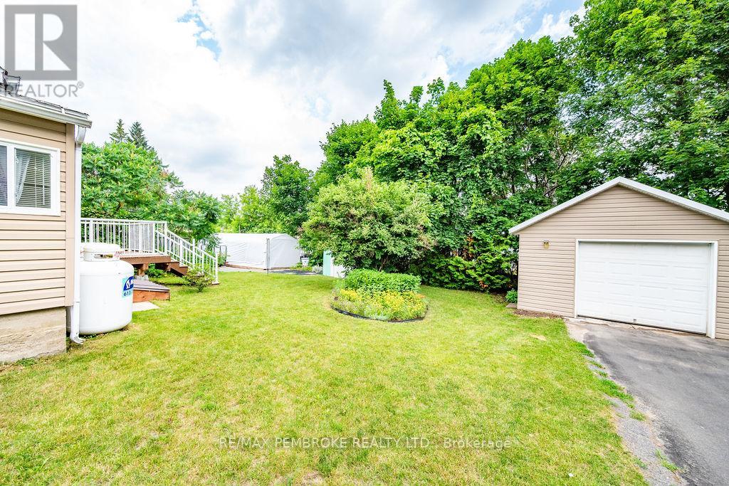 225 WELLINGTON STREET - 4
