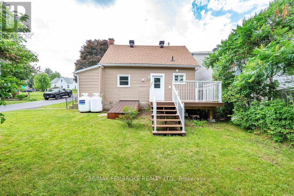 225 WELLINGTON STREET - 40