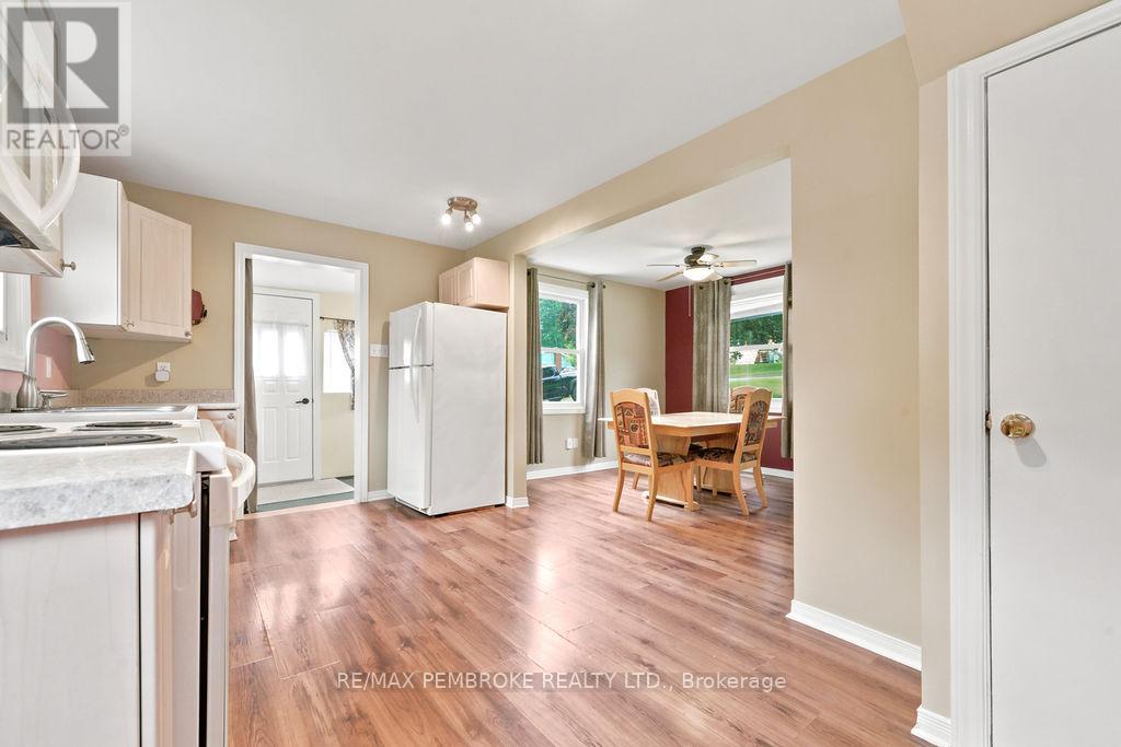 225 WELLINGTON STREET - 5