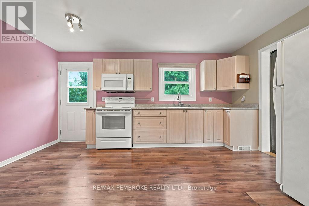 225 WELLINGTON STREET - 6