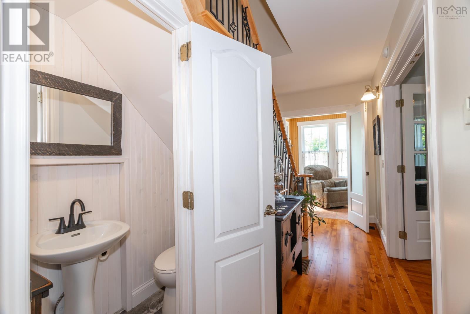 36 Drury Lane - 22