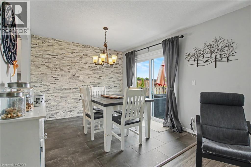1045 QUEEN'S BUSH Road - 10