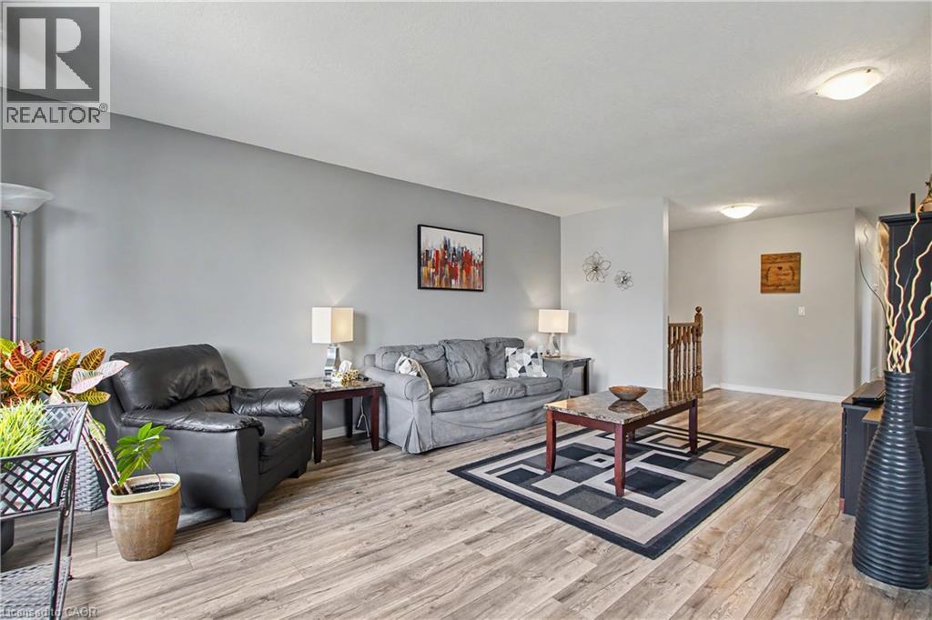 1045 QUEEN'S BUSH Road - 12