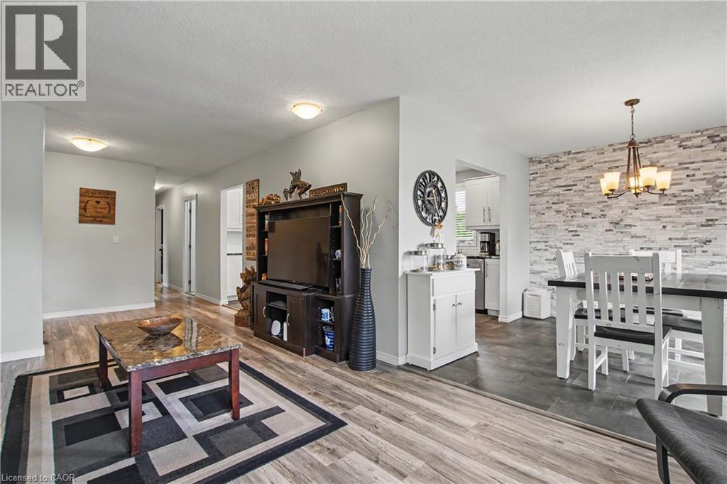 1045 QUEEN'S BUSH Road - 13