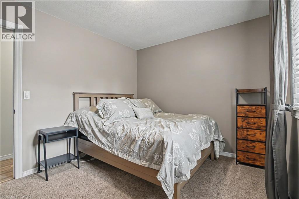 1045 QUEEN'S BUSH Road - 17