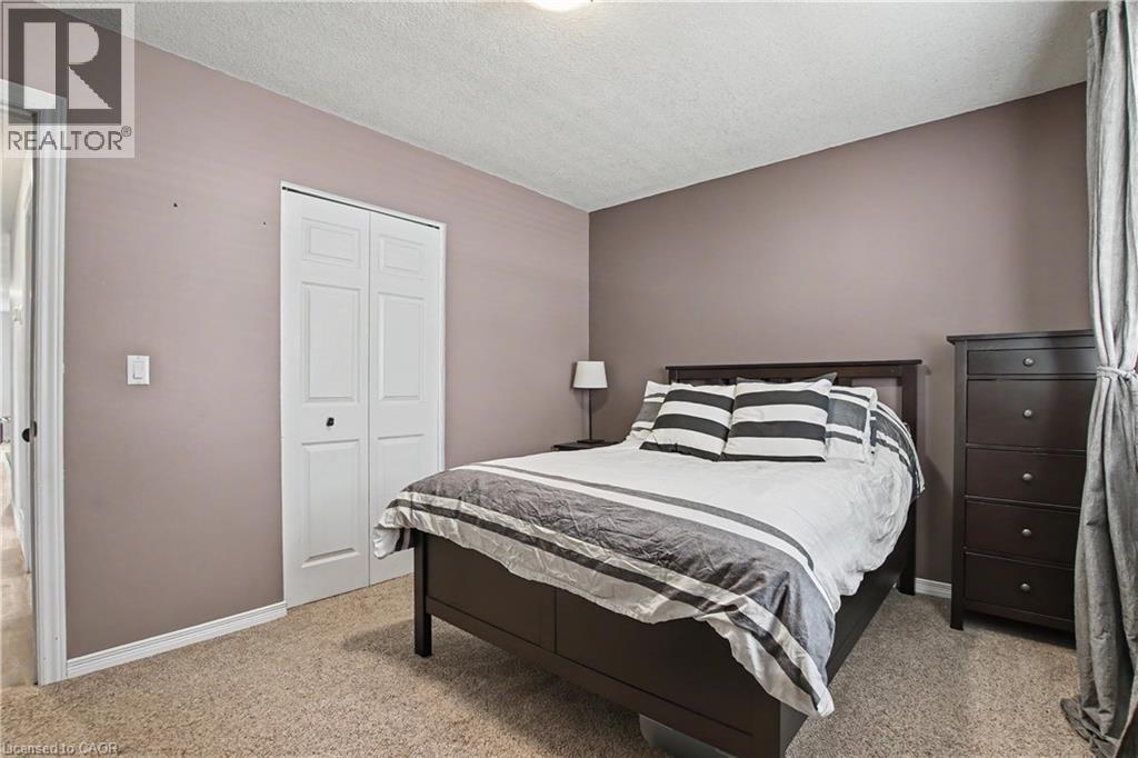1045 QUEEN'S BUSH Road - 19