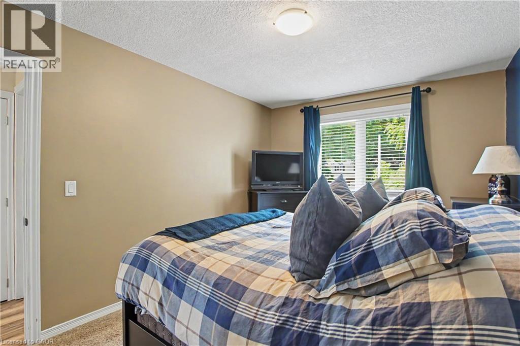 1045 QUEEN'S BUSH Road - 22