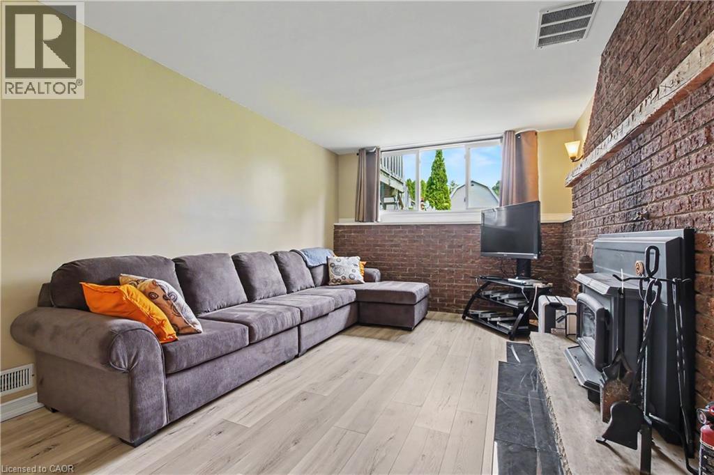 1045 QUEEN'S BUSH Road - 25