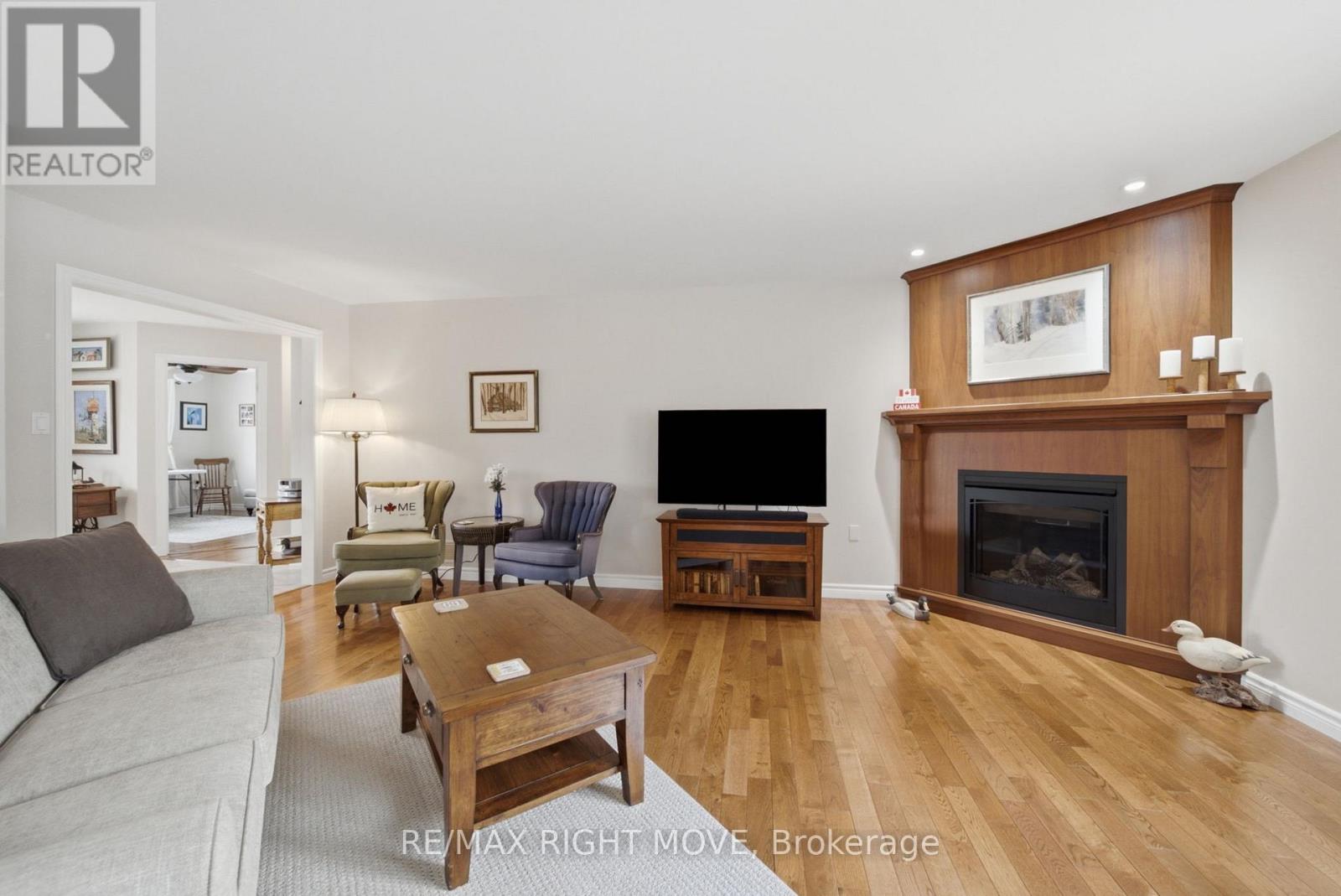 4700 ZACHARY CRESCENT - 5