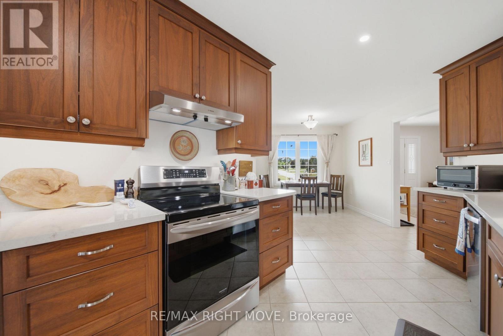 4700 ZACHARY CRESCENT - 7
