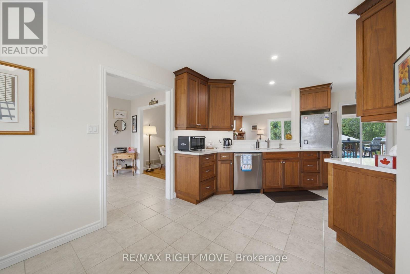 4700 ZACHARY CRESCENT - 9
