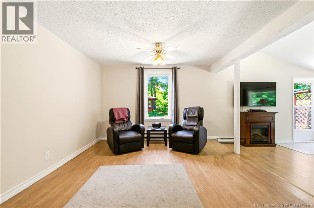 18 Pleasant Ave - Image 9