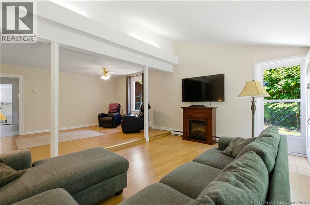 18 Pleasant Ave - Image 11