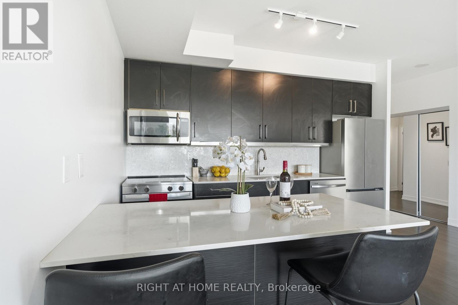 #411 5101 DUNDAS STREET W - 13