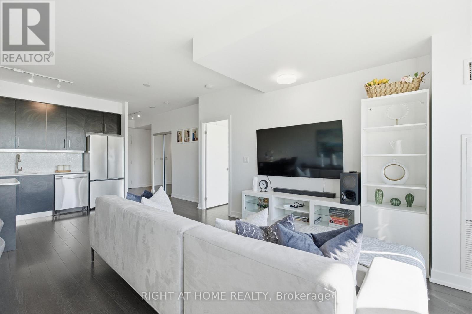 #411 5101 DUNDAS STREET W - 6