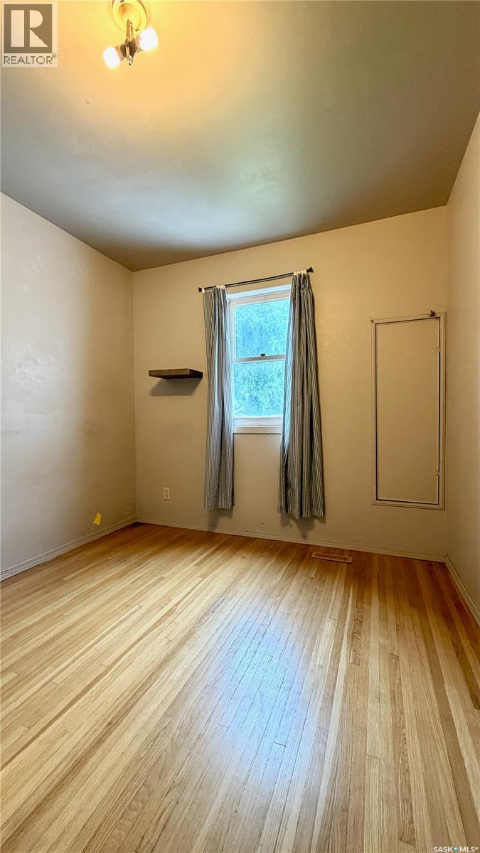123 RUTH STREET E — photo 11