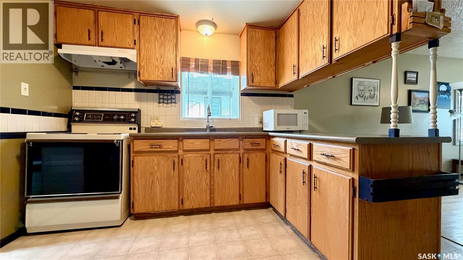123 RUTH STREET E — photo 8