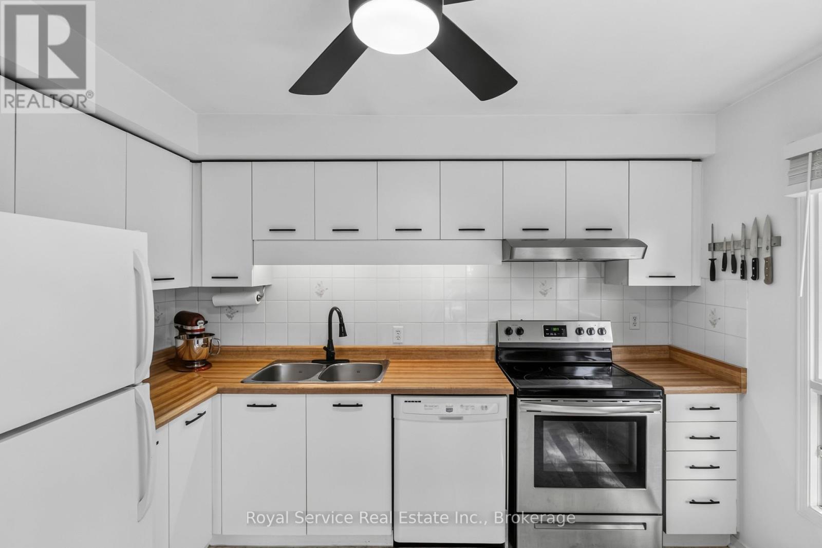 56 STANFORD CRESCENT - 12