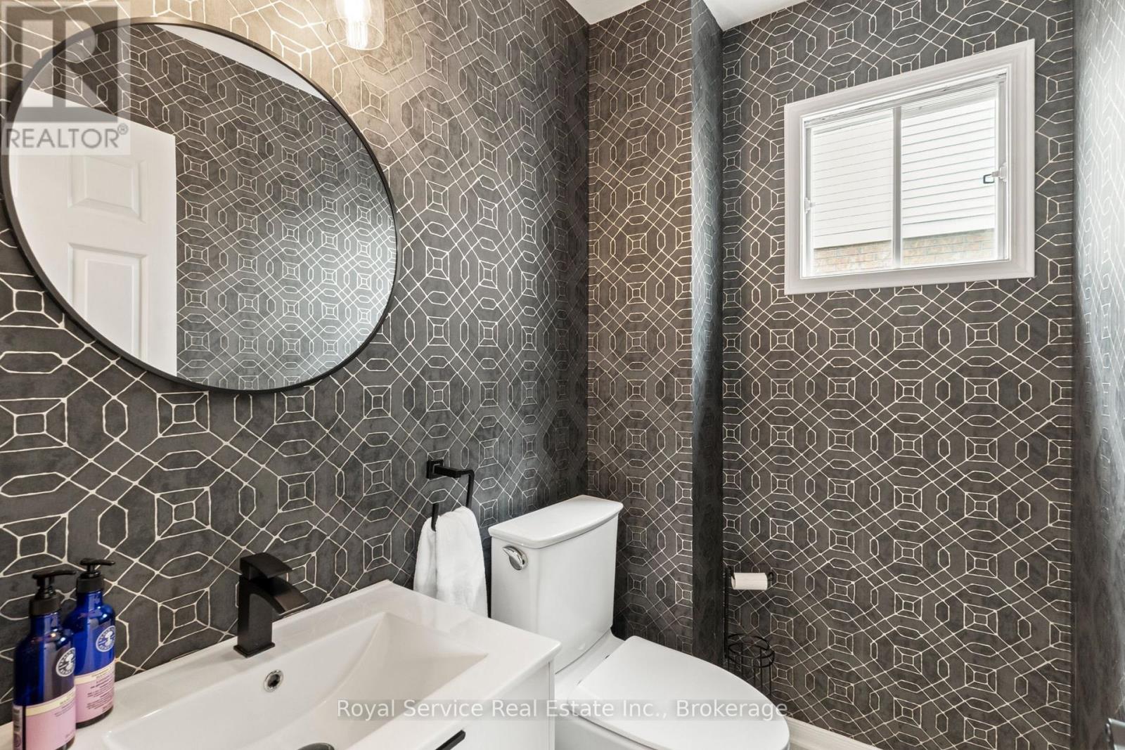 56 STANFORD CRESCENT - 17