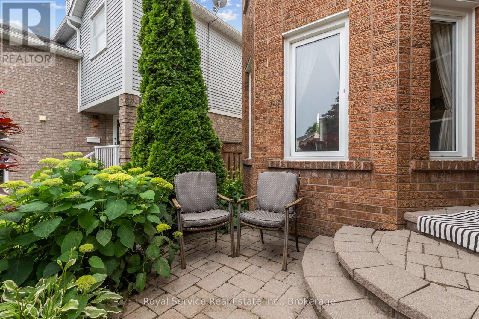 56 STANFORD CRESCENT - 2