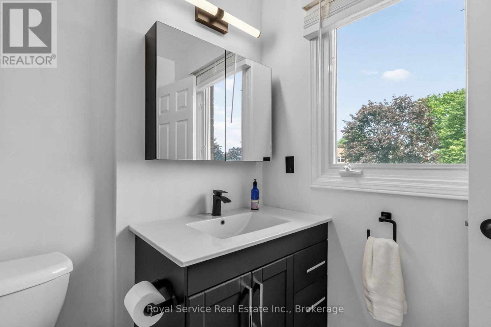 56 STANFORD CRESCENT - 28